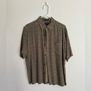 Patterned men's button down shirt